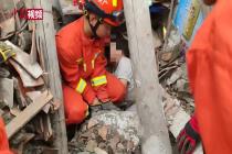 广东江门一房屋倒塌致一人被压 消防紧急救援