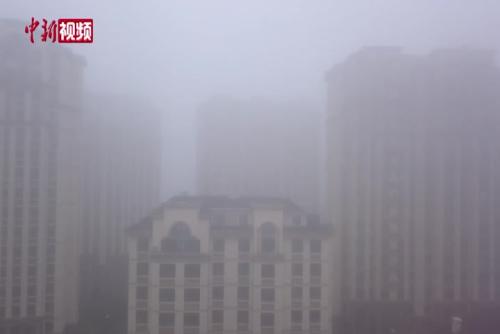 长春遭遇大雾 航拍雾中城区