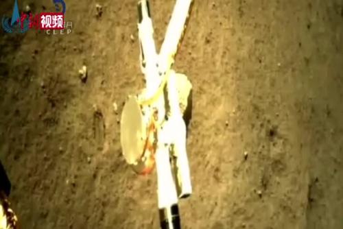 嫦娥五号完成月面自动采样封装 