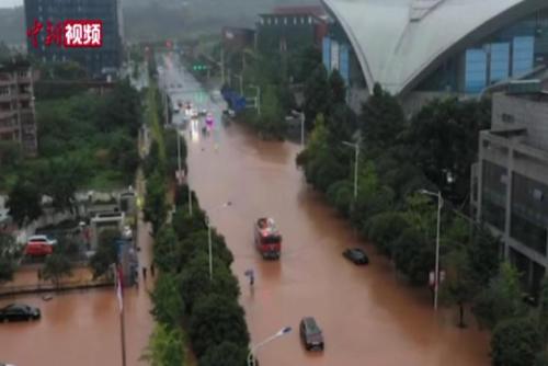 直擊四川雅安暴雨江水上漲城區積水多處滑坡