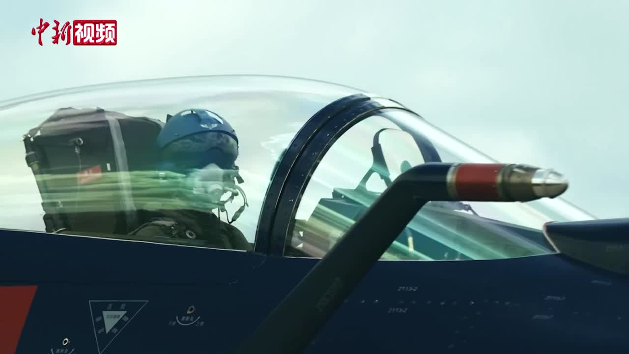 中国空军八一飞行表演队起飞 赴沙特参加国际防务展并进行飞行表演-中新网