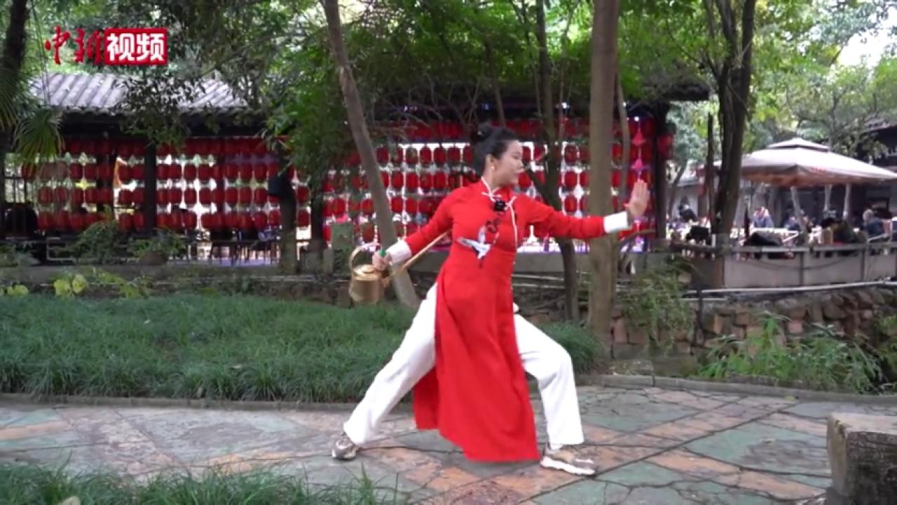 （新春见闻）长嘴壶茶艺国内外“吸粉” 非遗传承人四海收徒-中新网