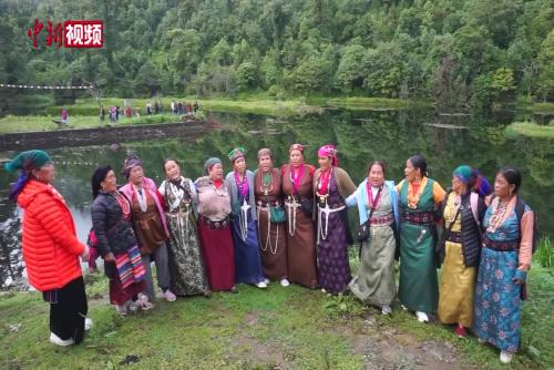 尼泊爾民眾慶祝圣線節(jié)