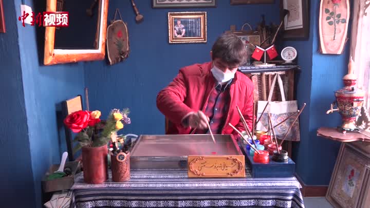 新疆喀什艺人钻研多年恢复古丝路艺术水拓画