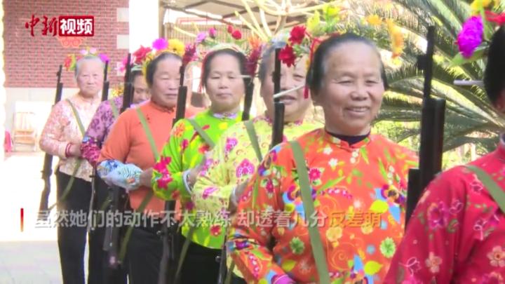 印象中的奶奶是什么样的？这里的奶奶玩“枪”！