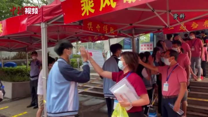 写字与做人 漫画入选高考作文题对话原作画家 中国新闻网