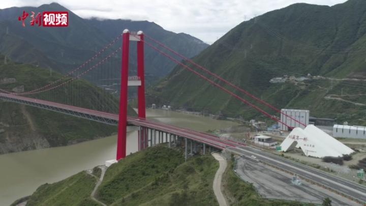 沿着高速看中国 横跨天堑 川藏第一桥 屹立高烈度地震区 中国新闻网