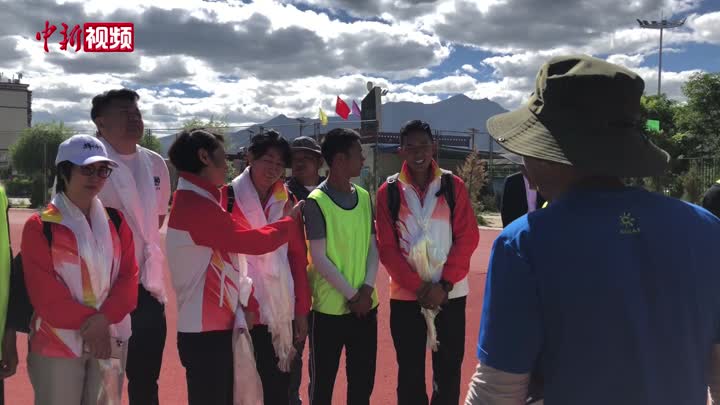 奥运冠军走进西藏校园 鼓励高原学子勇敢追梦