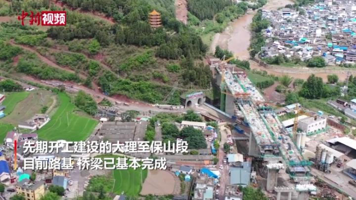 中缅国际通道云南大瑞铁路秀岭隧道贯通