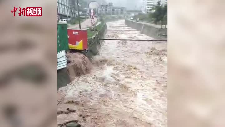重慶奉節強降雨引發洪水泥石流