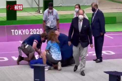 东京奥运会颁奖典礼现场 一志愿者突然休克