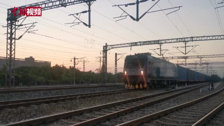 中欧班列（武汉）已开出100列驶往德国的物资列车