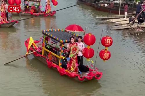 Traditional on-water group wedding for 18 couples held in Zhuhai