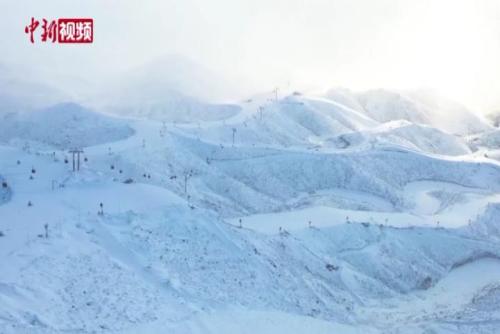 实拍新疆一滑雪场造雪机昼夜造雪