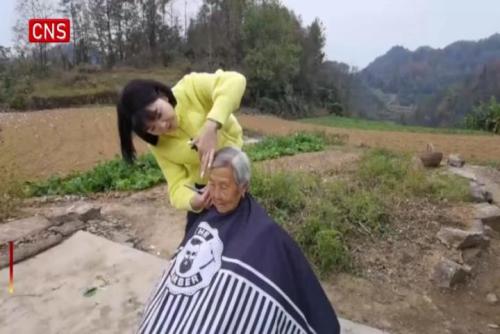 Young woman provides free haircuts for seniors in remote villages