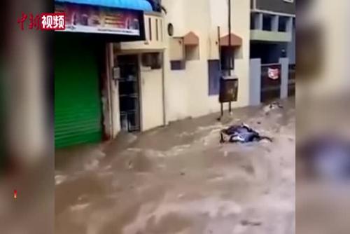 印度安得拉邦洪灾致34人死亡 10人失踪