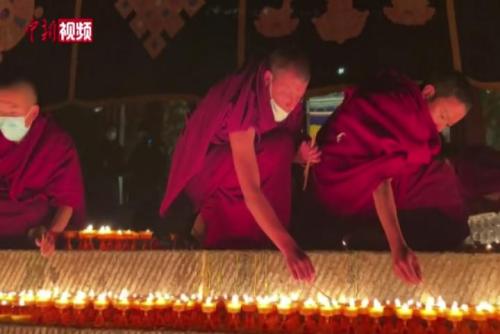 西藏自治區迎來“燃燈日”