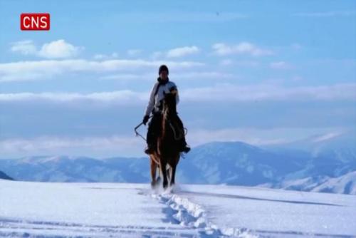 Horse racing thrills snow-capped Xinjiang