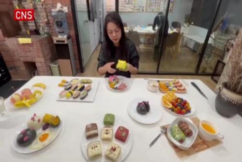 Former fashion designer wows audience with stunning steamed buns
