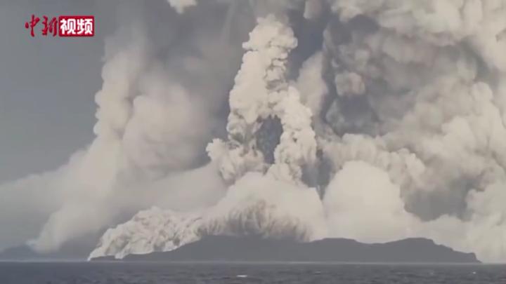 南太平洋岛国汤加岛屿火山喷发