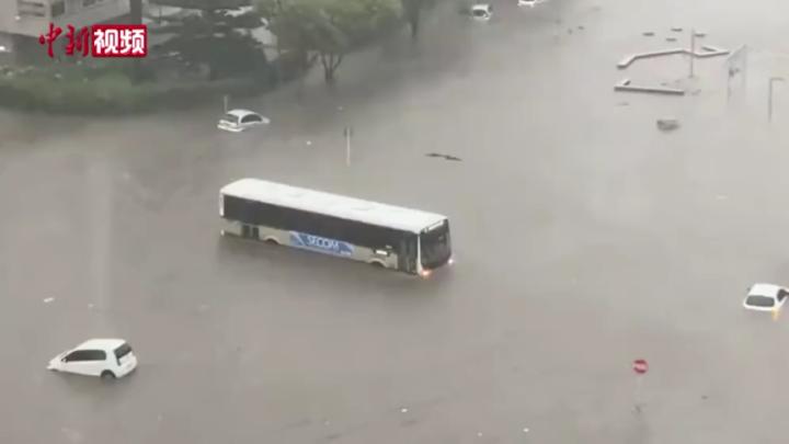 乌拉圭遭遇罕见暴雨 首都大范围内涝停电