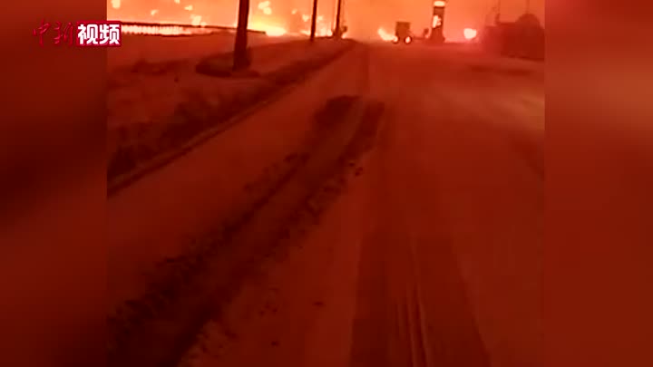 土耳其南部一条输油管道爆炸引发火灾