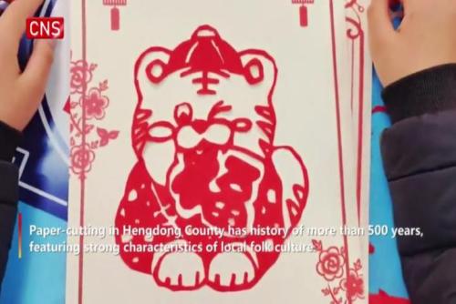 Children make tiger papercuttings for Chinese New Year