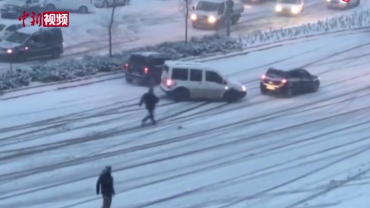 土耳其遭遇强降雪 至少1人死亡