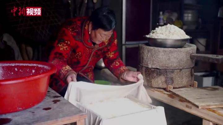 湖北宜昌：腊月磨豆腐  “兜福”过新年