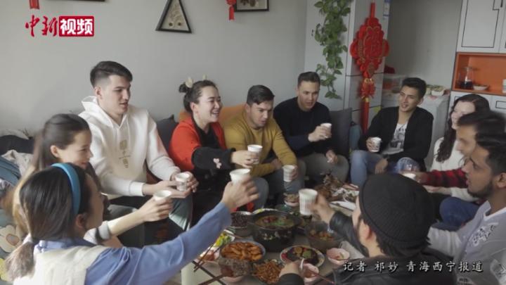 在青海过年的留学生：异乡春节格外暖 心安之处是家乡
