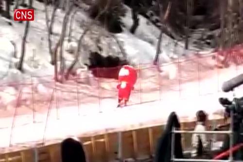 Mascot Shuey Rhon Rhon tries skiing 