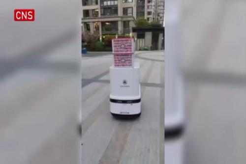 Robots take on material delivery in Shanghai during COVID-19