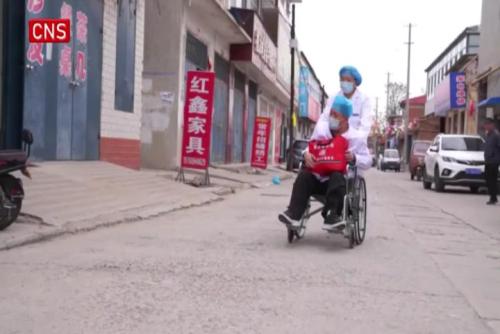 Disabled doctor in Hebei serves villagers for two decades