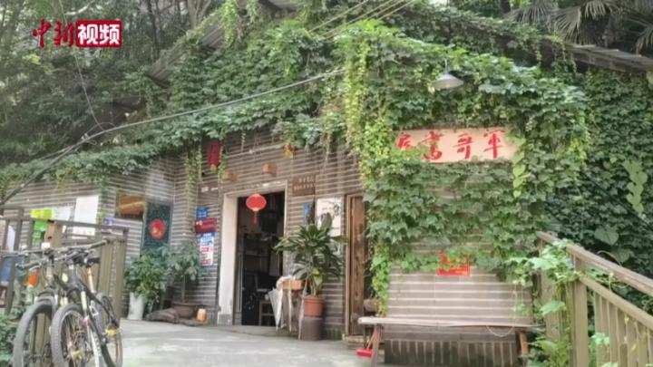 防空洞变书屋 重庆市民避暑纳凉新去处