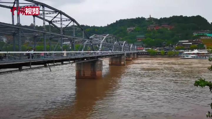 甘肃兰州：大雨过后 “青绿”许久的黄河恢复“本色”