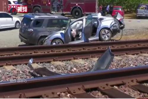 美国一火车与汽车相撞致3死5伤 路口未设信号灯