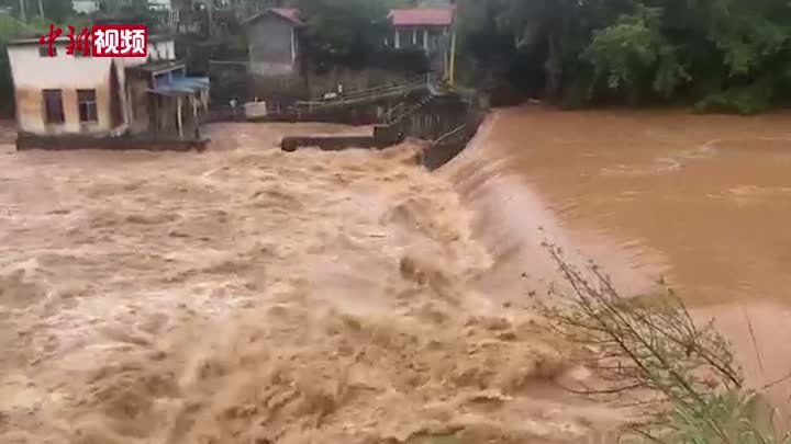 江西龙南遭遇强降雨 部分村庄水稻被淹