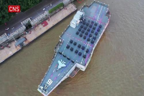 Aircraft carrier-themed cruise ship attracts visitors in Guangzhou