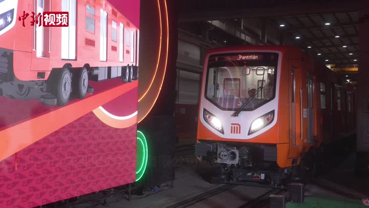 中國首列膠輪地鐵列車下線并將出口海外