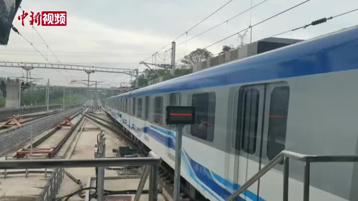 试乘中国首条“双流制”铁路：设计时速120公里