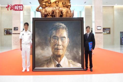 致敬‘钢铁战士 油画“麦贤得”入藏海军博物馆