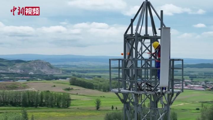 “距离太阳最近的铁路人” ：攀登45米高塔检修作业