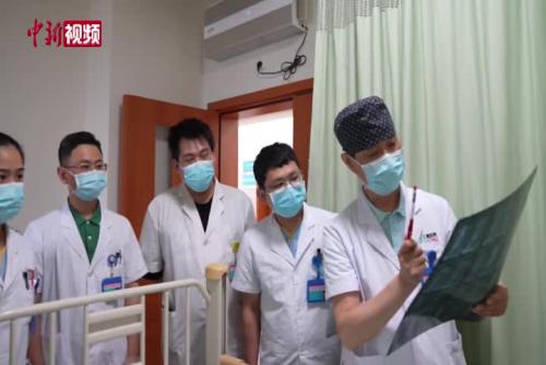 9岁藏族女童被熊咬伤 藏渝两地医生接力救治