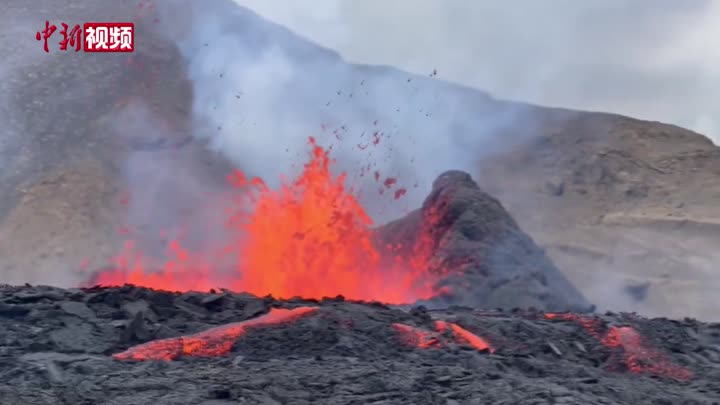 冰島火山噴發吸引游客前來觀賞