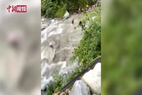 四川彭州山洪灾害已致4死9伤 目击者：几十秒冲走下游人群