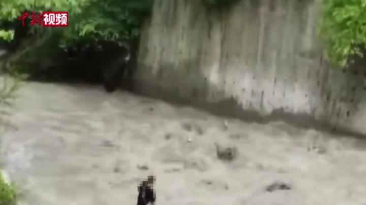四川彭州突发山洪4死9伤 救援仍在进行中