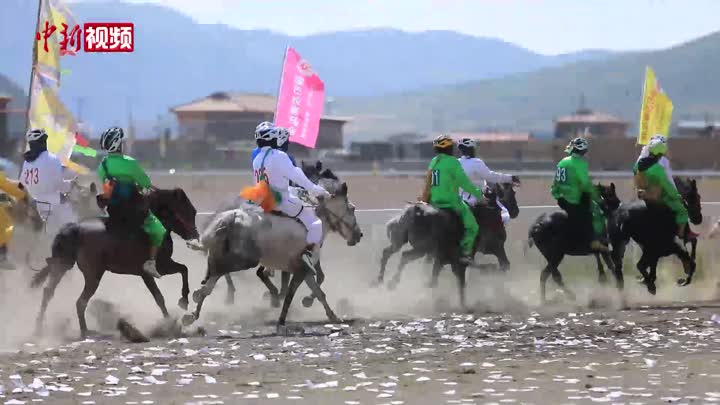 四川高原的草原狂欢： 2022年“壤巴拉文旅”活动赛马会开赛