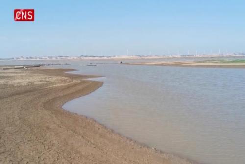 China's largest freshwater lake shrinking at an alarming pace
