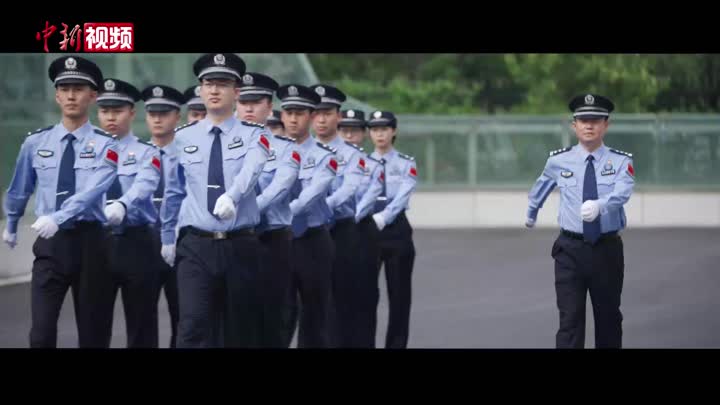中国人民警察警旗授旗两周年 “第一国门卫士”推出歌曲《红与蓝》