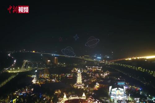 湖北荆州：“光影+焰火”打造“星空航展”庆国庆